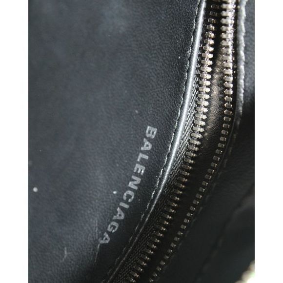 BALENCIAGA Triangle Duffle S Bag in Green Calfskin Leather - Picture 8 of 10